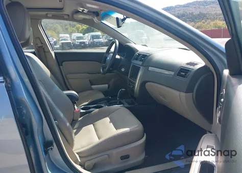 2010 Ford Fusion Hybrid z USA, uszkodzony, nr VIN 3FADP0L34AR392376